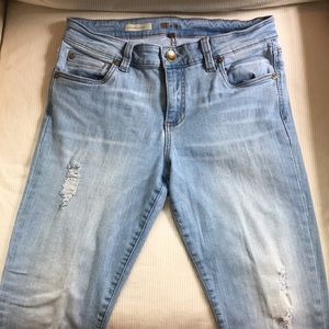 Distressed skinny jean